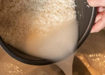 ¿Realmente hay que lavar el arroz antes de cocinarlo?