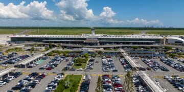 Migración fortalece controles aeroportuarios y neutraliza uso de documentos falsos y salidas no autorizadas