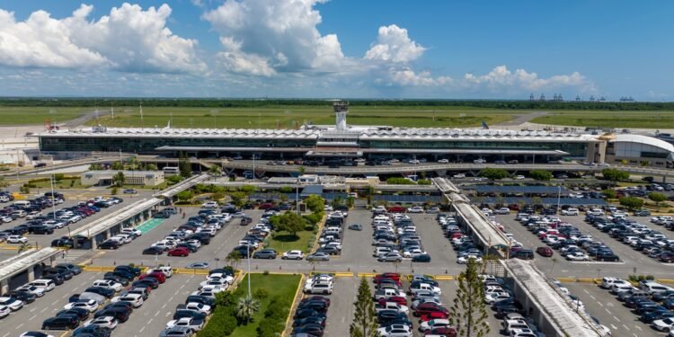Migración fortalece controles aeroportuarios y neutraliza uso de documentos falsos y salidas no autorizadas