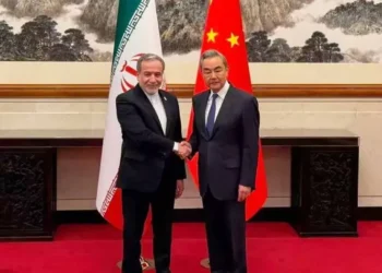 China urge a Irán y EEUU a retomar el acuerdo de paz y reabrir Ormuz lo antes posible