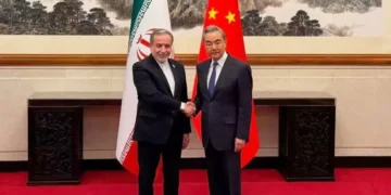 China urge a Irán y EEUU a retomar el acuerdo de paz y reabrir Ormuz lo antes posible