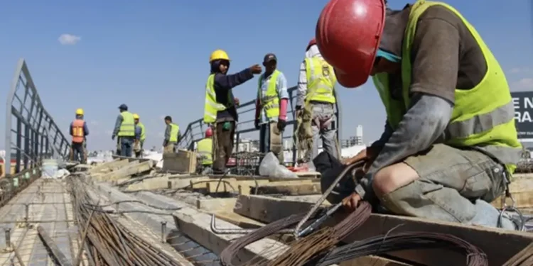 Construcción toma fuerza; economía se expande 4.5%