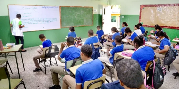 Precio educación RD registra en agosto mayor alza en 14 años; nivel secundario supera universitario