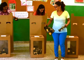 Proponen el voto obligatorio e incentivos contra la abstención
