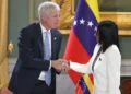 Venezuela firma acuerdos con Chevron y Eni en presencia del secretario de Energía de EE.UU.