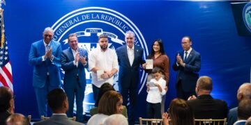 Presidente Abinader inicia entrega oficial del Pasaporte Electrónico para dominicanos en Nueva York, Nueva Jersey y Boston