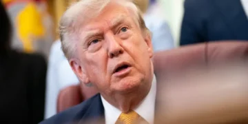 Trump derogó el TPS de 200,000 salvadoreños que deberán abandonar EE.UU. para evitar ser deportados