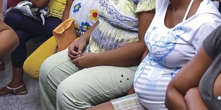 Suben los embarazos de las adolescentes dominicanas y bajan los de las haitianas