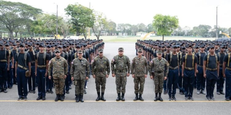 Ley impulsaría servicio militar obligatorio para rescatar de “ociosidad improductiva” a los jóvenes