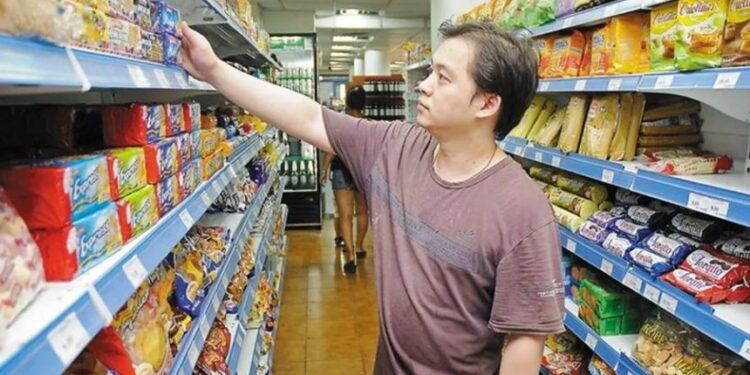 Los «chinitos» ponen en jaque al comercio local: dominicanos denuncian competencia desleal y piden fiscalización