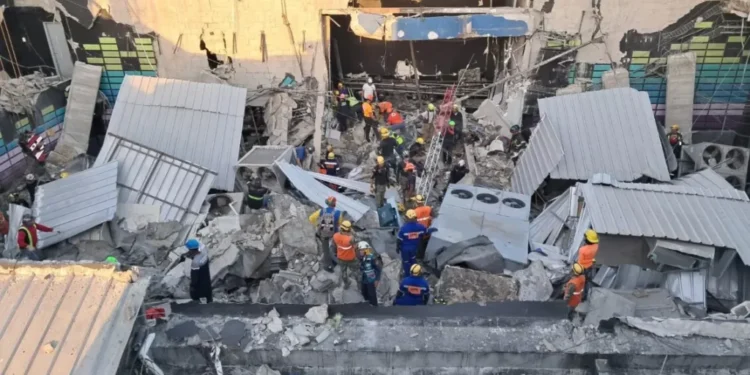 Techo del Jet Set tenía más de 650 libras de peso cuando debía soportar 160, según perito