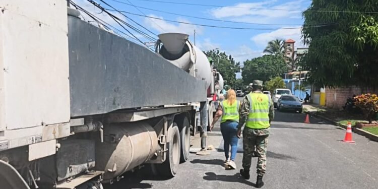 Intrant sanciona a 15 constructoras por disponer concreto y materiales en vías públicas