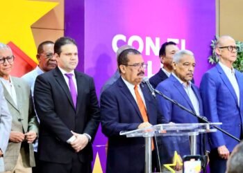 Otra vez la crisis del pollo: PLD dice productores pierden dinero, las granjas caminan a la quiebra y los consumidores siguen pagando precios elevados