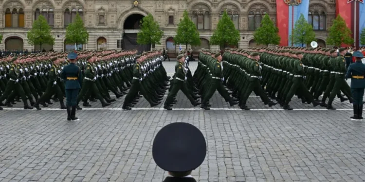 Más al ejército, menos a las escuelas: lo que se sabe del presupuesto ruso para 2027