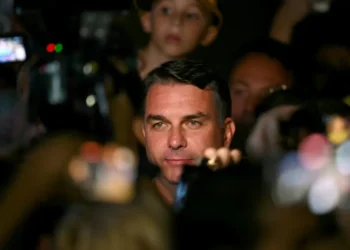 Brasil irá a balotaje, con Flávio Bolsonaro delante de Lula por sorpresa