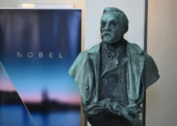 Francis Halzen gana el Nobel de Física por descubrir neutrinos de origen cósmico