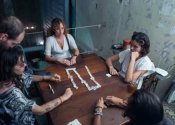 Tener 20 años en La Habana, entre apagones, amigos que se van y crisis