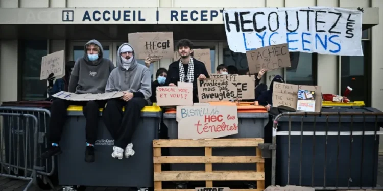 «Nos ahogamos»: Las protestas por el costo de la vida sacuden Francia