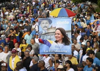 Miles marchan en Venezuela por el retorno de opositora María Corina Machado