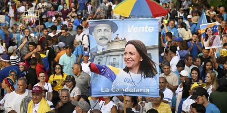 Miles marchan en Venezuela por el retorno de opositora María Corina Machado