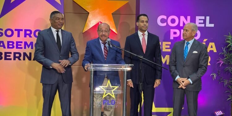 Otra vez la crisis del pollo: PLD dice productores pierden dinero, las granjas caminan a la quiebra y los consumidores siguen pagando precios elevados