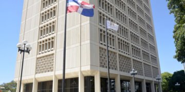 Informe destaca solidez del sistema financiero dominicano