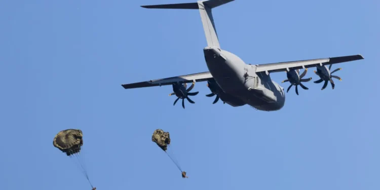 La amenaza de Putin lleva a Reino Unido a efectuar en Alemania la mayor operación paracaidista desde la II Guerra Mundial
