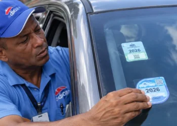 Suben tarifas del marbete: conductores tendrán que pagar RD$2,000 y RD$4,000 según año de vehículo