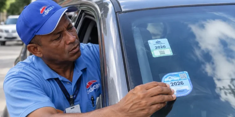 Suben tarifas del marbete: conductores tendrán que pagar RD$2,000 y RD$4,000 según año de vehículo
