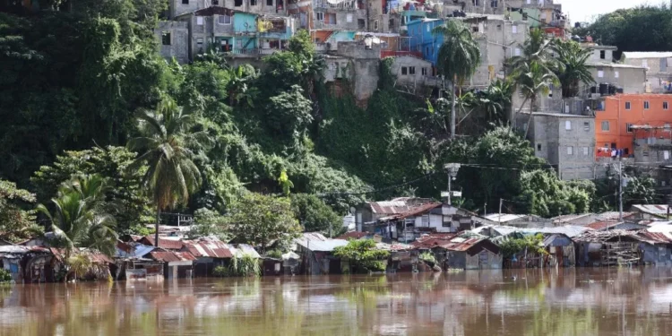Carencias condicionan vida cotidiana en barrios de Gran Santo Domingo