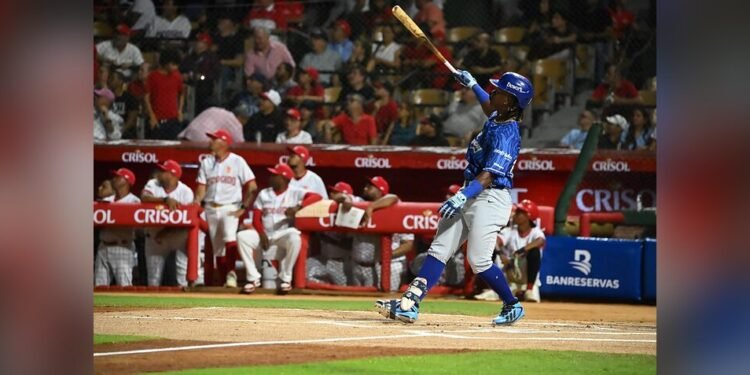 Licey aplasta al Escogido, Estrellas blanquean a los Toros y Gigantes vencen a las Águilas en la jornada inaugural