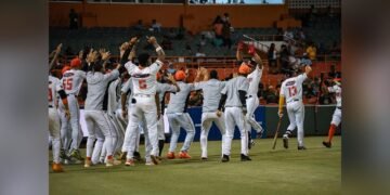 Licey aplasta a los Gigantes, Toros remontan ante las Águilas y Escogido consigue su primera victoria