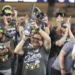 Los Cerveceros y los Rays buscan romper su sequía de títulos en una Serie Mundial inédita