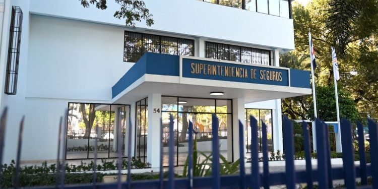 Tres aseguradoras concentran más de la mitad del mercado de seguros en República Dominicana