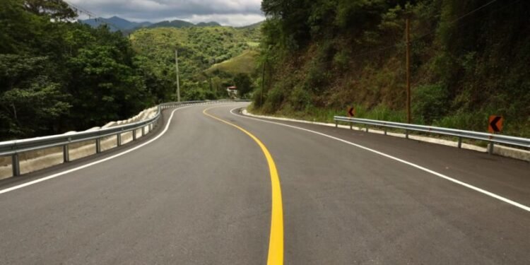 Tras 20 años de espera, por fin Abinader inaugura carretera Nizao-Sabana Larga-Ocoa que conecta el Cibao y Sur