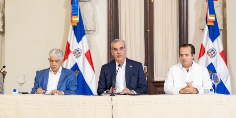 Gobierno dice usa fondos de renegociación con Aerodom para agilizar transporte
