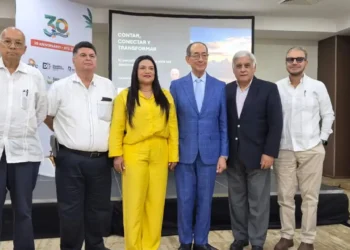 Bajo el lema “Contar, conectar y transformar”, Adompretur reúne a periodistas en foro internacional sobre turismo