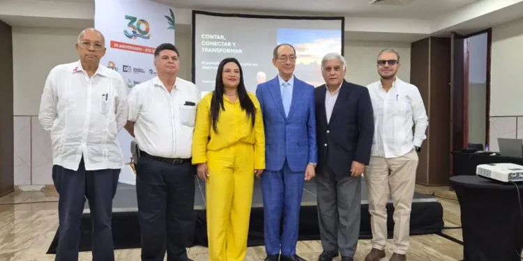 Bajo el lema “Contar, conectar y transformar”, Adompretur reúne a periodistas en foro internacional sobre turismo