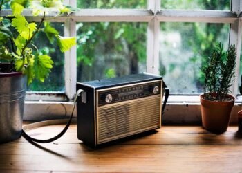 La radio dominicana cumple 100 años en medio de una transformación tecnológica que plantea nuevos desafíos.