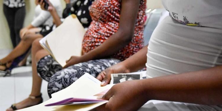 Unas 12,000 adolescentes dan a luz cada año en la República Dominicana, según la OPS