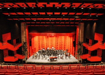 Productores artísticos solicitan apoyo de Abinader por conflicto en el Teatro Nacional